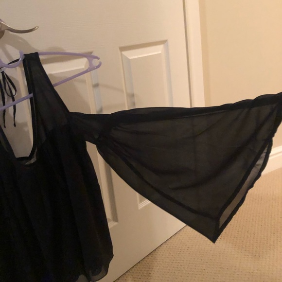 4/$10 Abercrombie and Fitch black off the shoulder top - Picture 4 of 7